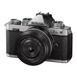 NIKON Z FC - Kit 28mm f/2.8 SE rétro compact