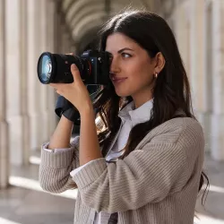 SONY ALPHA 7 V - 33MP, autofocus IA, vidéo 4K, rafale 30 ips